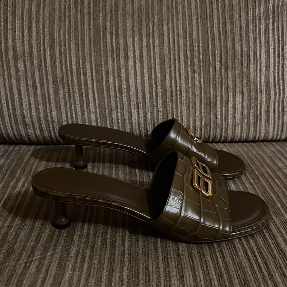 SALE!! Balenciaga BB Plaque Embossed leather heel groupie Mules NWB - Picture 7 of 9